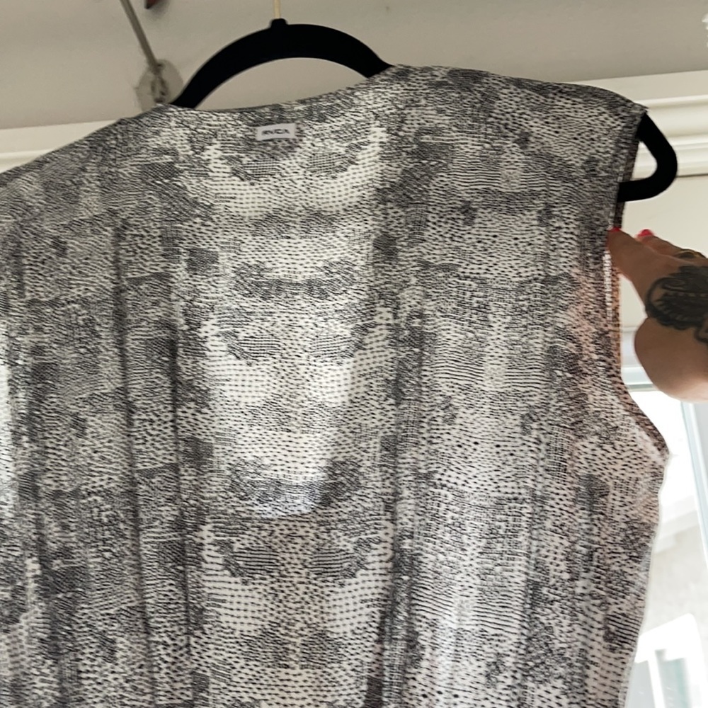 RVCA dress with pockets size small - Picture 6 of 7